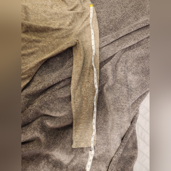 NWT Large Blu Ivy boutique creamy grey-beige off shoulder sweater - Picture 12 of 14